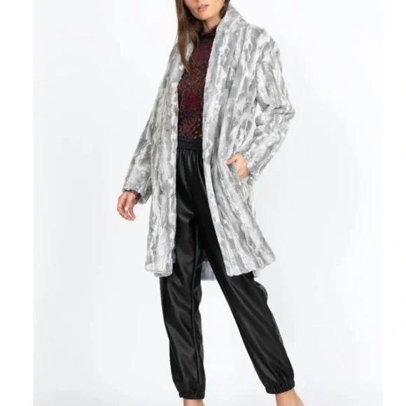 Do not buy/gone Stunning NWT xl Johnny was Cloud faux fur jacket size